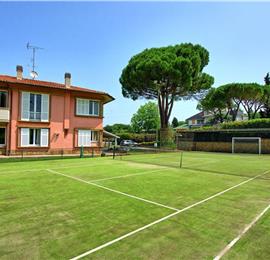 3 bedroom villa with pool and tennis court near Florence, sleeps 6